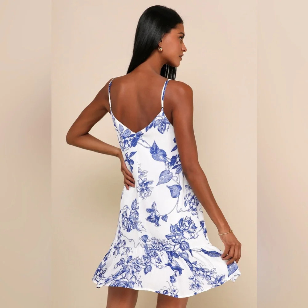 NWT Lulus Garden Bloom Blue and White Floral Print Ruffled Shift Dress sz Medium - Picture 4 of 15
